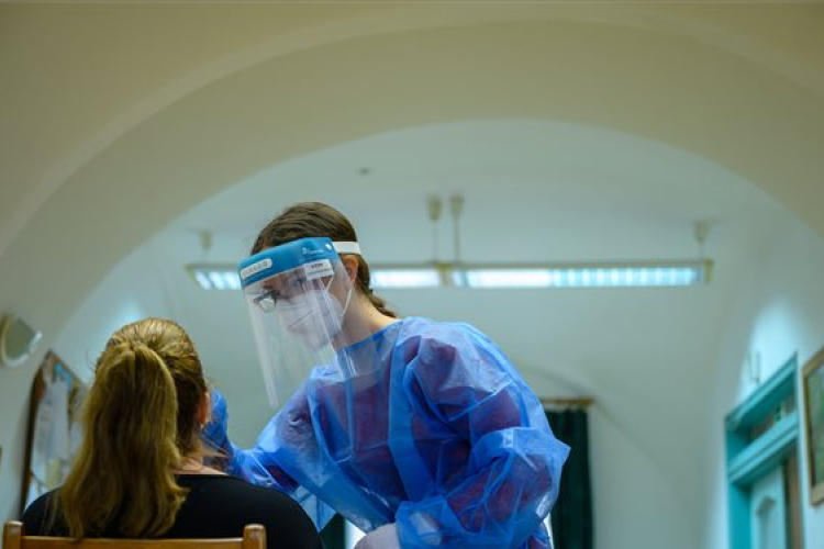 Csökkent a héten az új fertőzések száma Romániában