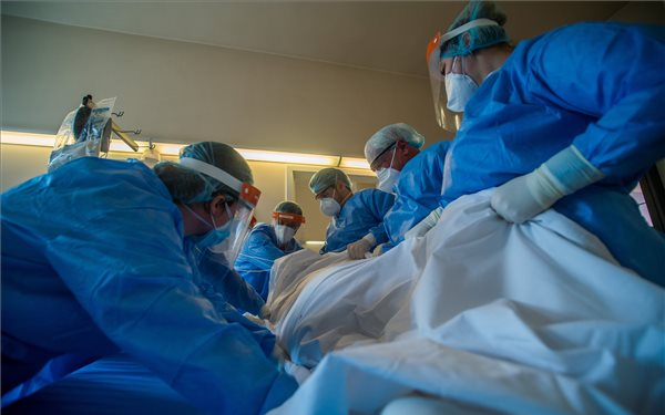 Jelentősen lassult a járvány terjedése Csehországban