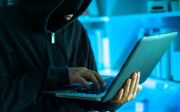 ESET: létező adatok alapján teremtenek mesterséges személyiségeket a kiberbűnözők a csalások végrehajtására