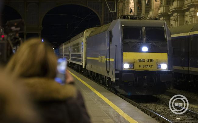 MÁV: először ment utasokkal óránként 160 kilométerrel vonat Budapest és Székesfehérvár között