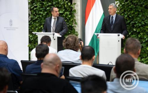 Lázár János: visszafordíthatatlanul a megújulás útjára lépett a MÁV-Volán csoport