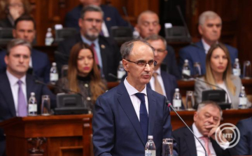 Egy politikai múlttal nem rendelkező orvos lett Szerbia új miniszterelnöke