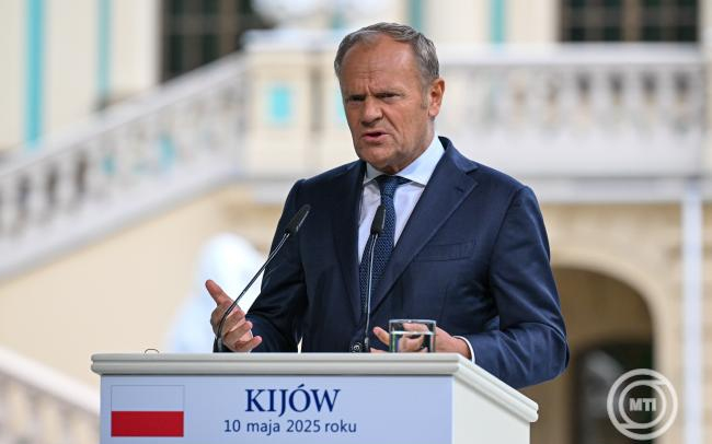 Donald Tusk kormányfő bizalmi szavazást kezdeményez kormánya ellen